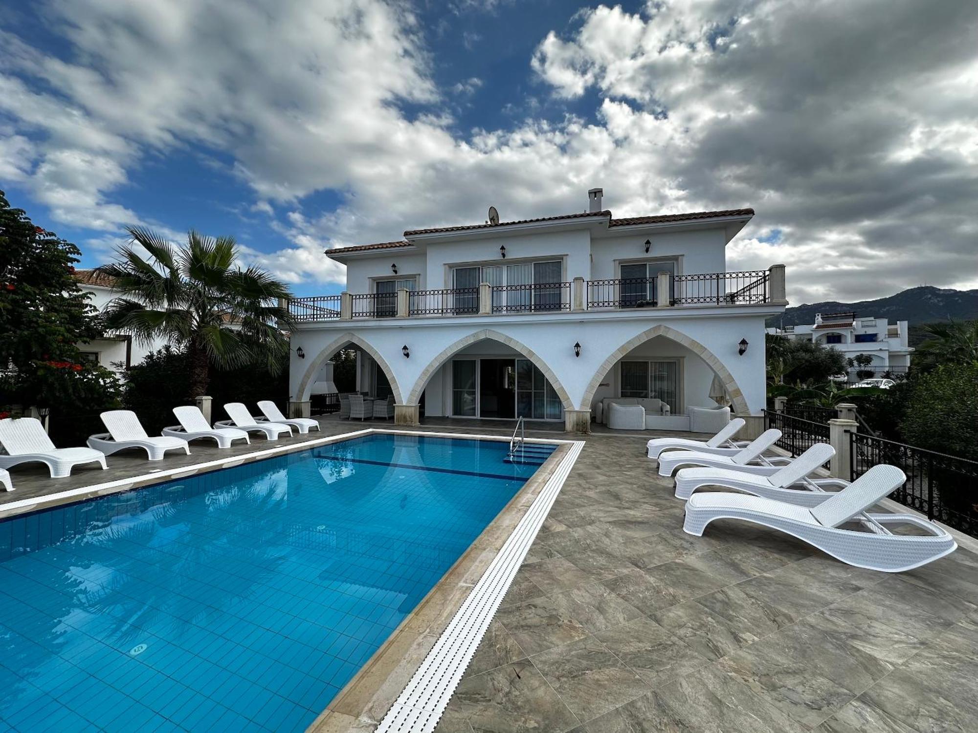 Carrington Holidays Κερύνεια Εξωτερικό φωτογραφία